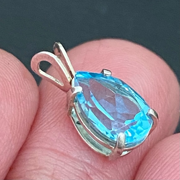 Vintage Sterling Silver Blue Topaz CZ Cubic Zirconia Teardrop Pendant 0.7g - Picture 3 of 15